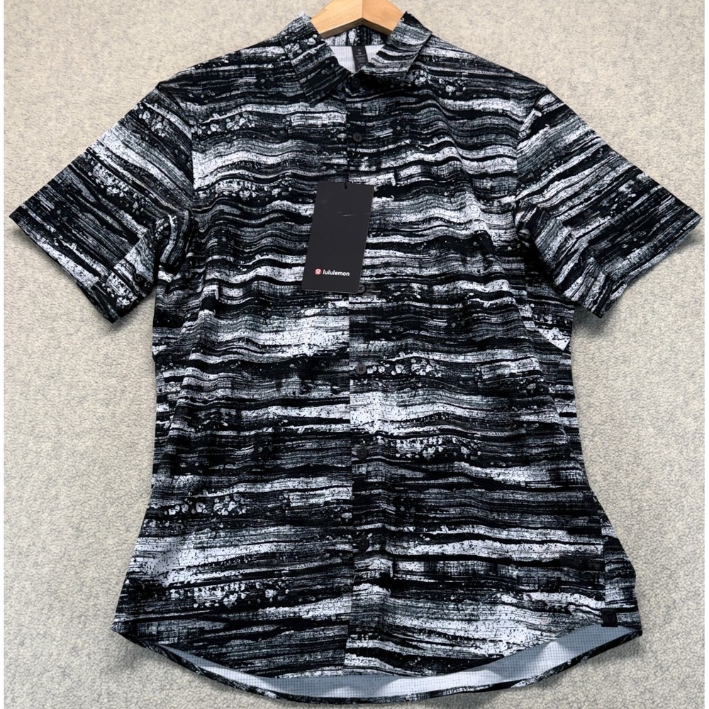 NWT Lululemon Mens Airing Easy Shirt Ocean Vista Alpine White Sweat-Wicking M